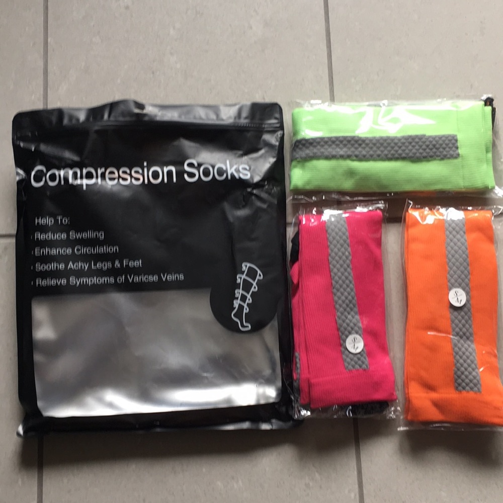 Set of 3 compression socks: Below the knee